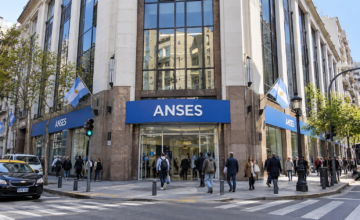 Atención al público en una oficina de la Administración Nacional de la Seguridad Social.