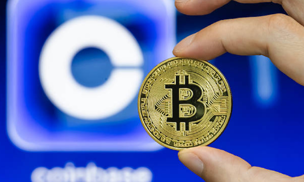 Pantalla de cotizaciones financieras con el símbolo de bitcoin y métricas de mercado.