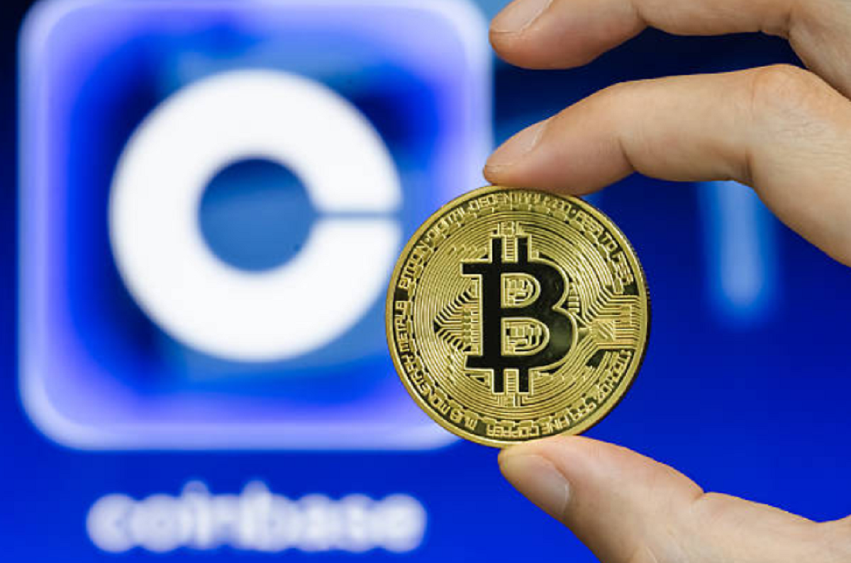 Pantalla de cotizaciones financieras con el símbolo de bitcoin y métricas de mercado.