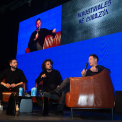 Jorge Brito, presidente de Banco Macro, disertando en el evento empresarial en Buenos Aires.