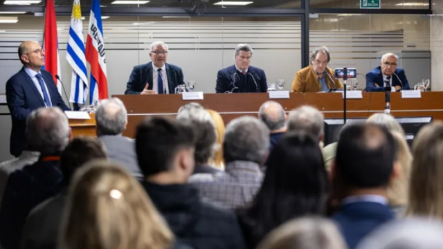 Conferencia de debate sobre el sistema de Justicia en el anexo del Palacio Legislativo.