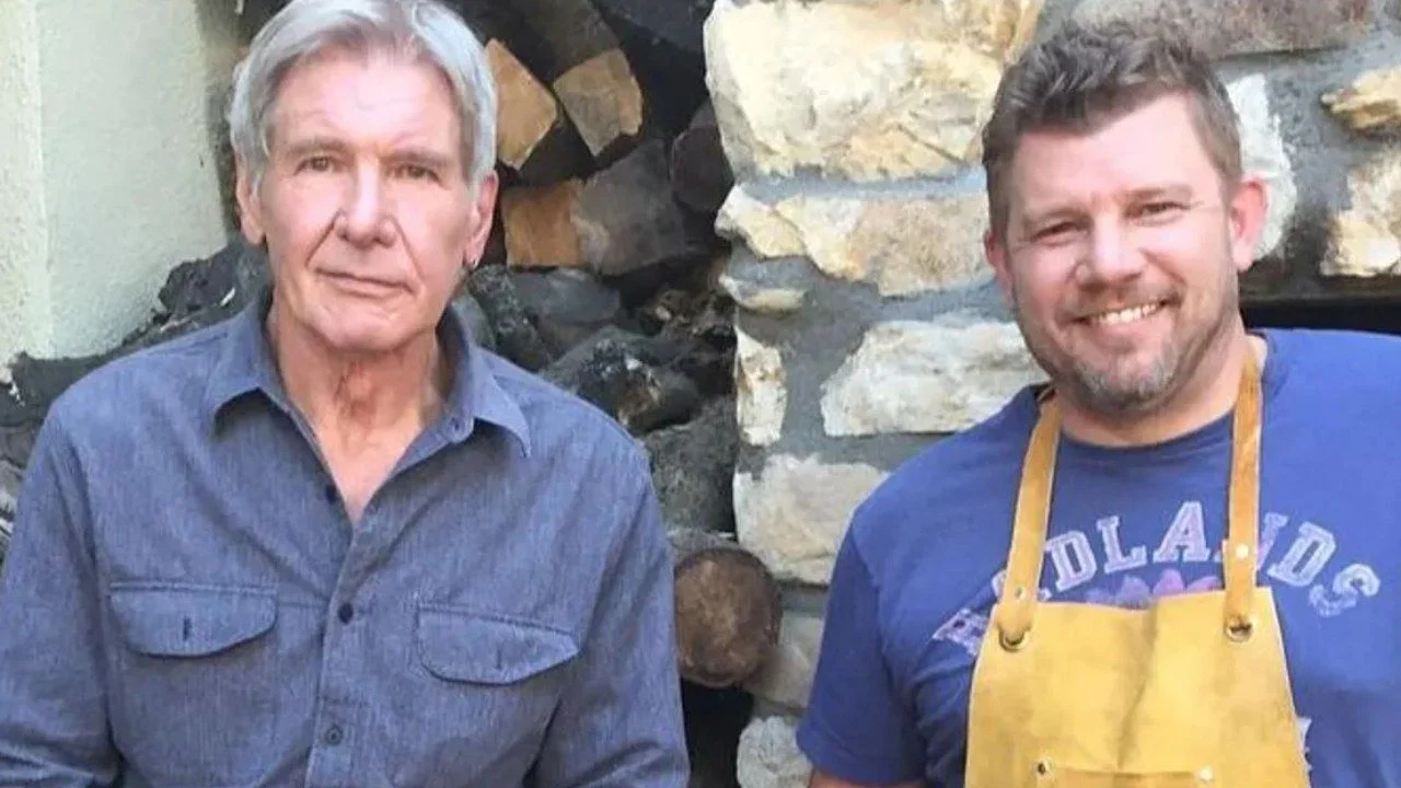 Harrison Ford, reconocido por su papel en Star Wars, tuvo una infancia marcada por momentos cotidianos de cocina en la casa familiar, donde se cocinaba con ingredientes simples.