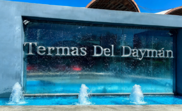 Familias disfrutando del agua en el complejo termal de Daymán en Salto