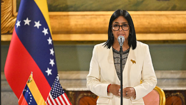 Delcy Rodríguez durante una conferencia de prensa oficial