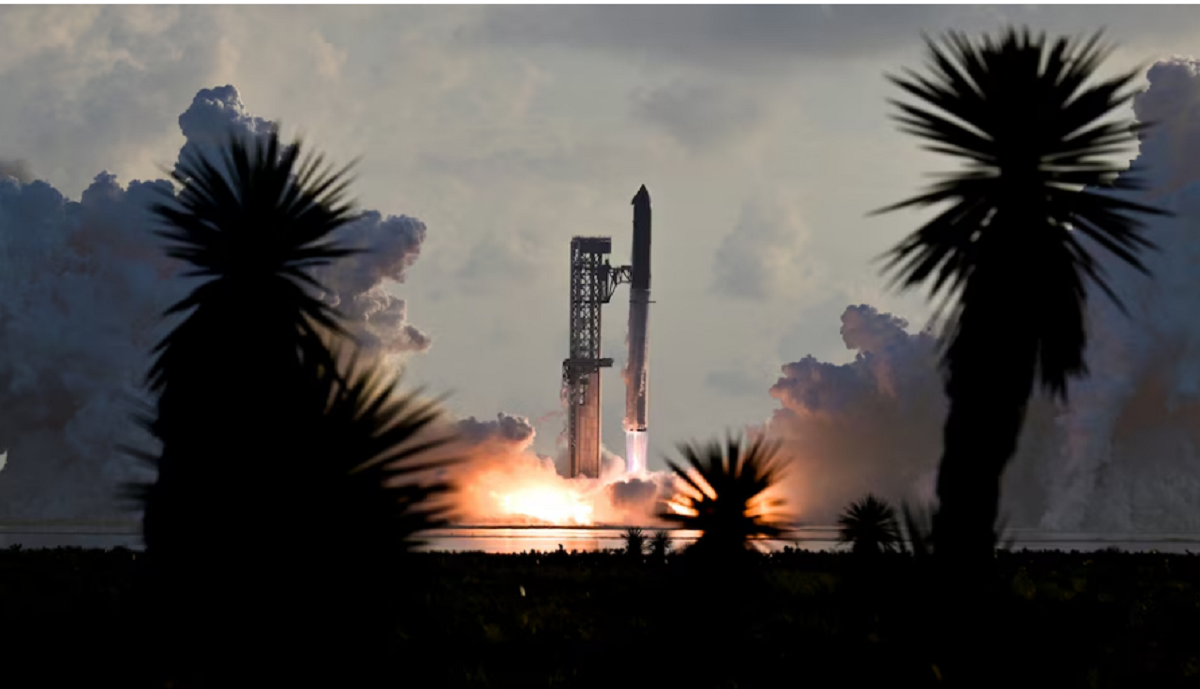 Cohete Super Heavy de Starship elevándose sobre la plataforma de lanzamiento en la costa de Brownsville.