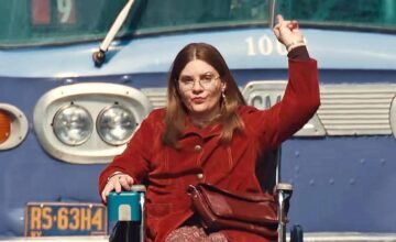 En 1977, Judy Heumann lideró una ocupación prolongada en el Edificio Federal de San Francisco para exigir la implementación de regulaciones contra la discriminación por.