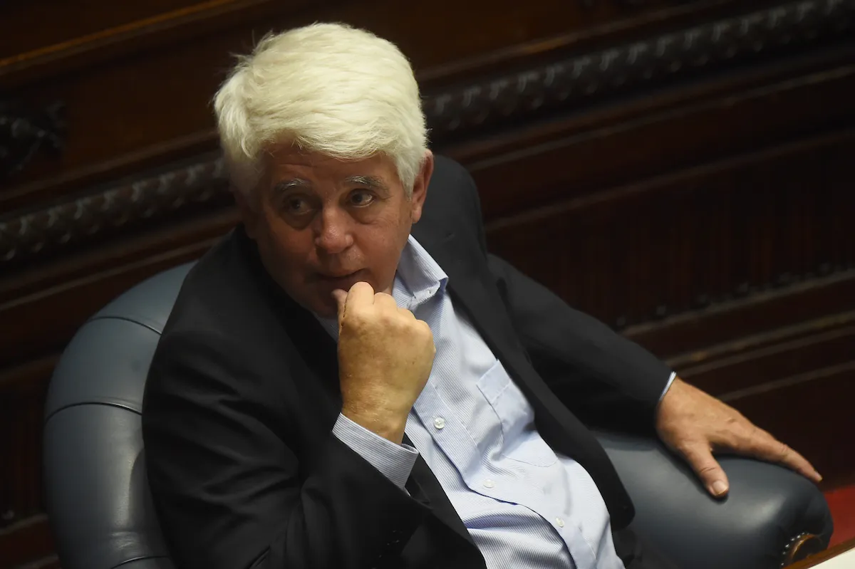 El senador Eduardo Brenta durante una intervención pública.