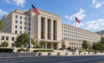 Fachada principal del edificio del Departamento de Estado de los Estados Unidos en Washington D.C.