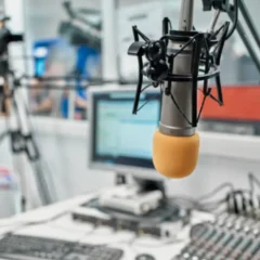 Estudios de CW 35 Radio Paysandú ubicados en el Mac Center Shopping.