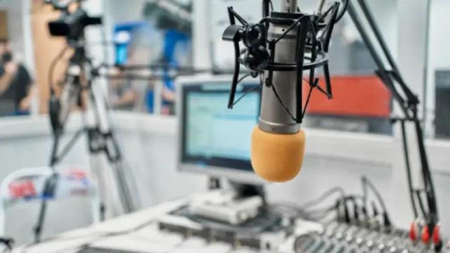 Estudios de CW 35 Radio Paysandú ubicados en el Mac Center Shopping.