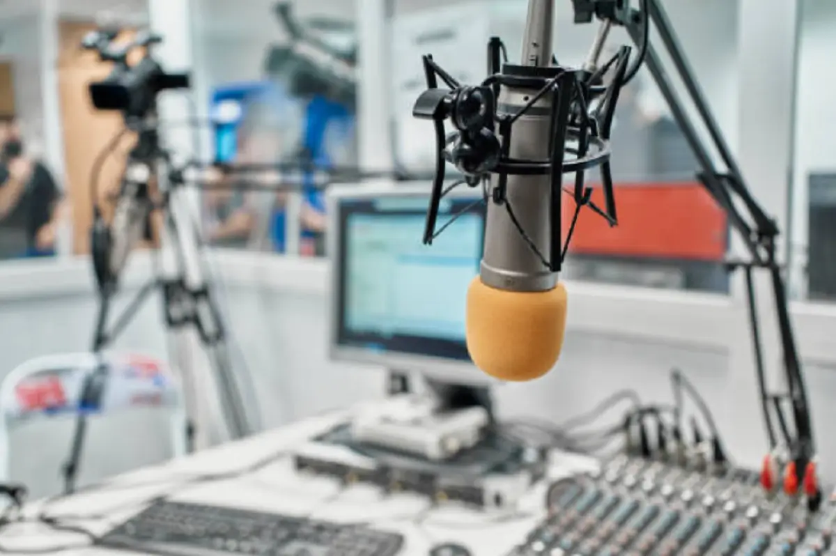 Estudios de CW 35 Radio Paysandú ubicados en el Mac Center Shopping.
