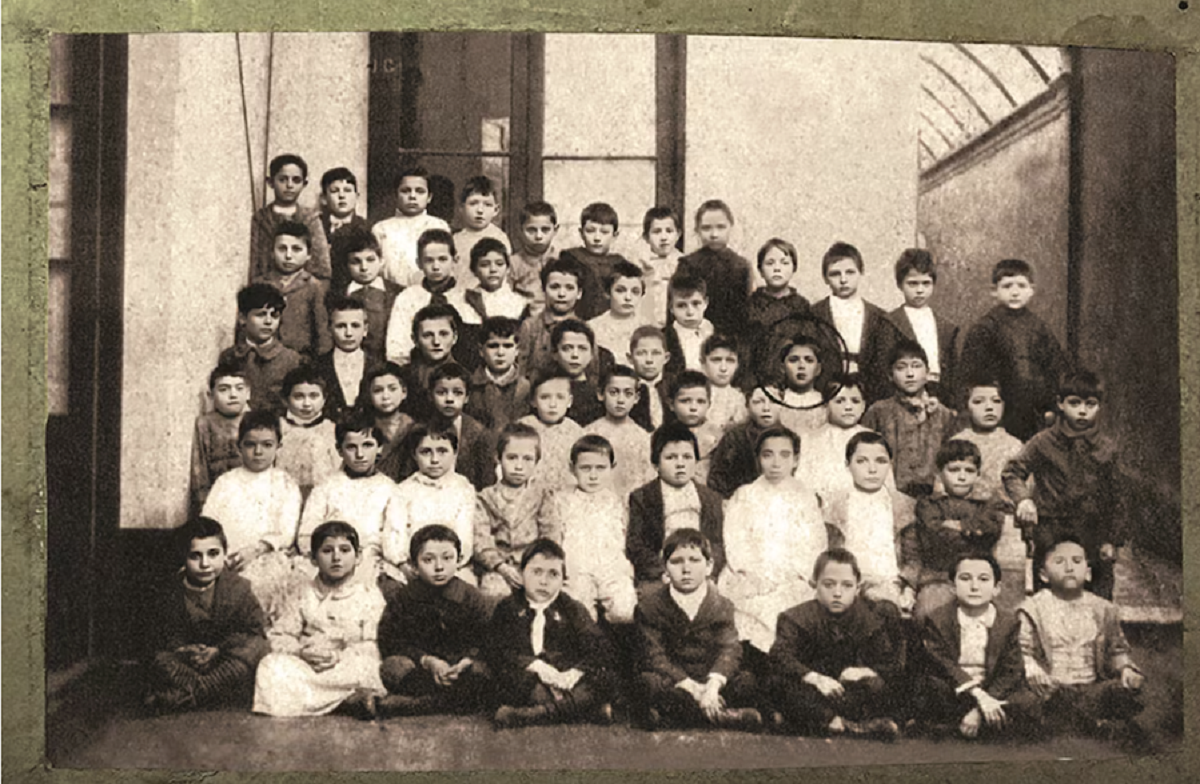 Archivo histórico con documentos y registros diplomáticos de Uruguay