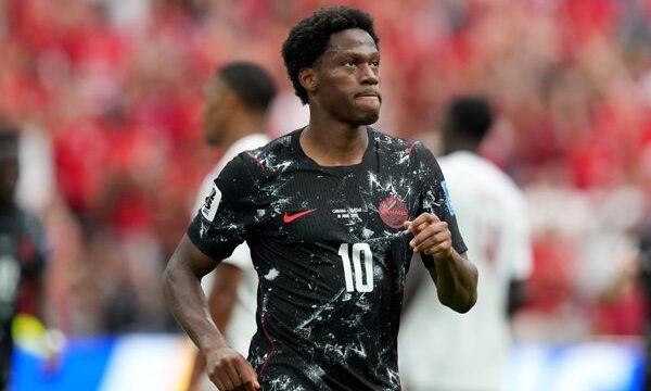 Jonathan David firma cesión con Atlético de Madrid para la temporada 2026-27.