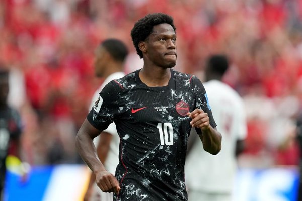Jonathan David firma cesión con Atlético de Madrid para la temporada 2026-27.