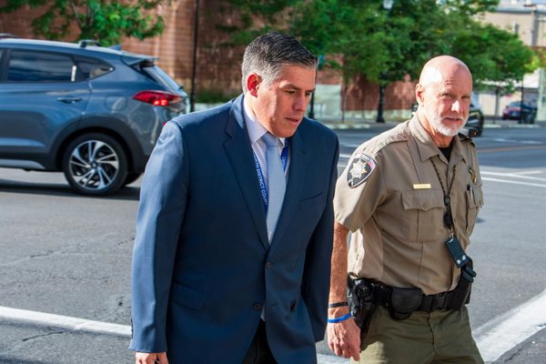 Juez de EE.UU. permite continuar con juicio contra presunto asesino de Charlie Kirk