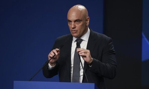El juez del Supremo, Alexandre de Moraes, habría intercambiado mensajes con el exbanquero del Banco Master, Daniel Vorcaro, investigado por fraudes e irregularidades financieras.