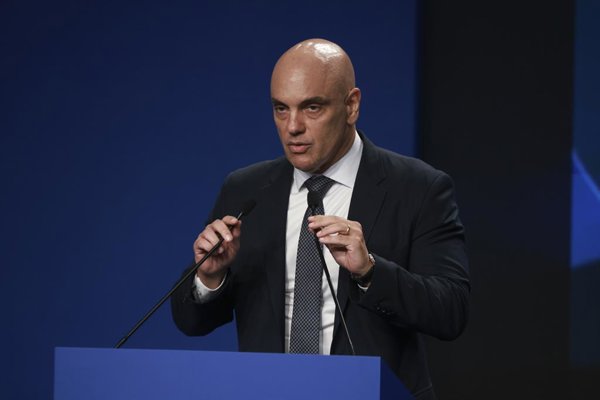 El juez del Supremo, Alexandre de Moraes, habría intercambiado mensajes con el exbanquero del Banco Master, Daniel Vorcaro, investigado por fraudes e irregularidades financieras.