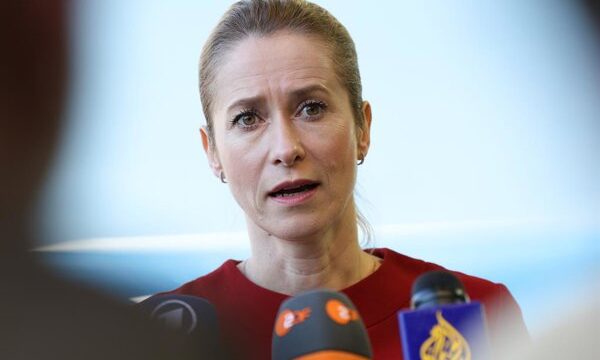 Foto: Un ministro de Asuntos Exteriores en Irlanda, discutiendo sobre el ataque de Rusia contra Alemania. La reunión, denominada Gymnich, es informal y no toma decisiones.