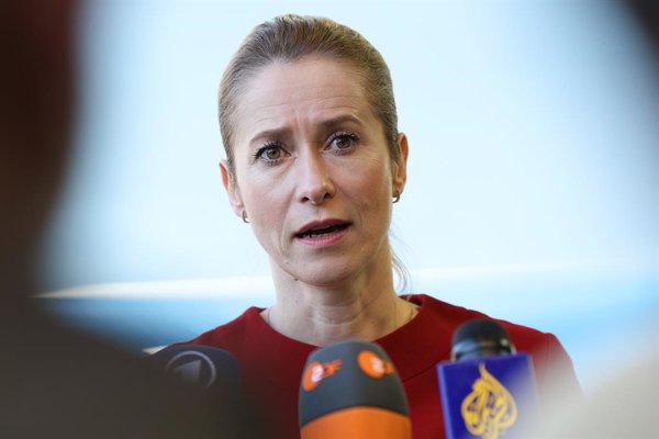 Foto: Un ministro de Asuntos Exteriores en Irlanda, discutiendo sobre el ataque de Rusia contra Alemania. La reunión, denominada Gymnich, es informal y no toma decisiones.