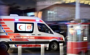 Foto de choque de buques comerciales en las costas de Estambul, con operación de búsqueda y rescate en curso.