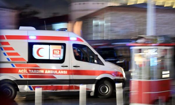 Foto de choque de buques comerciales en las costas de Estambul, con operación de búsqueda y rescate en curso.
