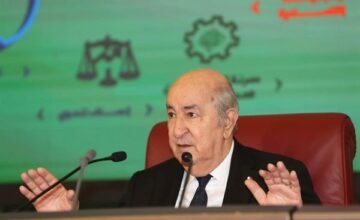 Foto de portada: El presidente de Argelia, Abdelmayid Tebune, firma un comunicado sobre la reforma del gobierno. El título de la noticia refleja el cambio en las carteras del.