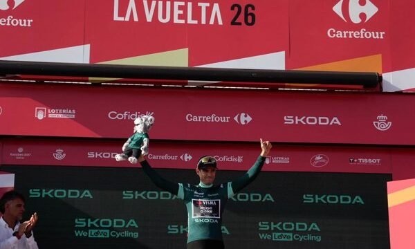 La etapa 13 de La Vuelta a España se desarrolló en condiciones de calor extremo, con tramos elevados que exigieron un alto nivel de resistencia y precisión técnica por parte de.