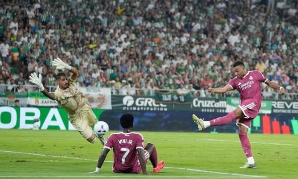 El partido entre REAL MADRID y BETIS se desarrolló en un contexto de transición táctica tras la llegada de José Mourinho al banquillo del equipo merengue.