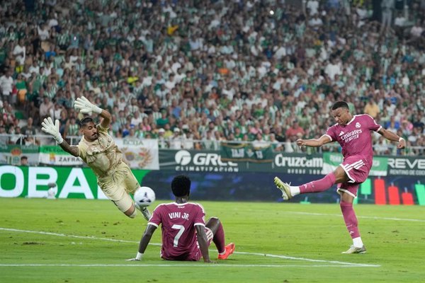 El partido entre REAL MADRID y BETIS se desarrolló en un contexto de transición táctica tras la llegada de José Mourinho al banquillo del equipo merengue.