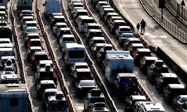 En el puerto de Dover, un punto clave para el tránsito marítimo entre EUROPA y el Reino Unido, se registró una interrupción del flujo de vehículos por una acción colectiva que.