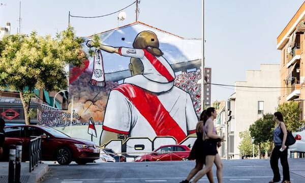 La administración regional de Madrid continúa rechazando el regreso del RAYO al Estadio de Vallecas por problemas de mantenimiento y auditorías técnicas, mientras el club pide una.