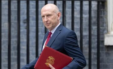 El Gobierno británico prioriza el equilibrio fiscal mientras busca fortalecer las economías regionales mediante inversiones públicas y apoyo a sectores locales.