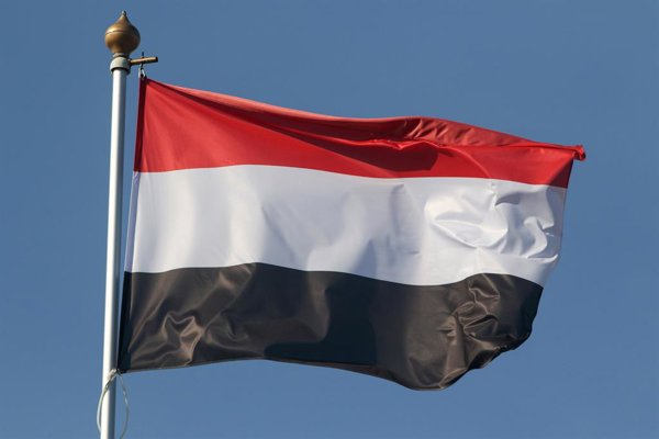 En el contexto de conflictos prolongados en Yemen, fuerzas gubernamentales y coalición Saudí mantienen enfrentamientos en regiones estratégicas como Al Jauf y Hodeida.