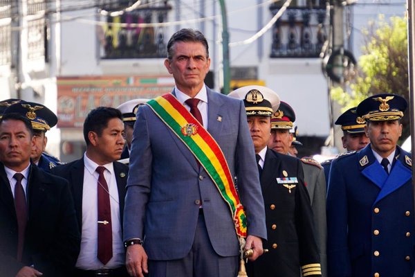 Un incidente en una instalación militar en el departamento de La Paz afectó a personal y vecinos, generando un fuerte impacto en la comunidad local.