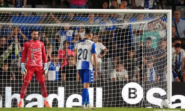 El partido entre Sabadell y Córdoba se decidió en el último minuto tras una revisión del VAR que llevó a la pena máxima convertida por Urri