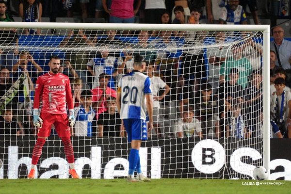 El partido entre Sabadell y Córdoba se decidió en el último minuto tras una revisión del VAR que llevó a la pena máxima convertida por Urri