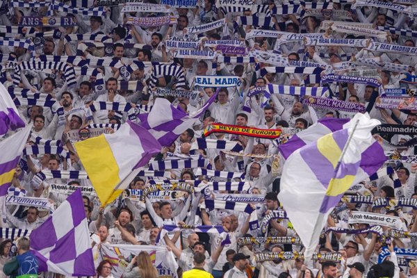 En el contexto de disputas migratorias y representación territorial, el club madridista afirma que sus reglamentos no incluyen restricciones para enseñas oficiales del estado.