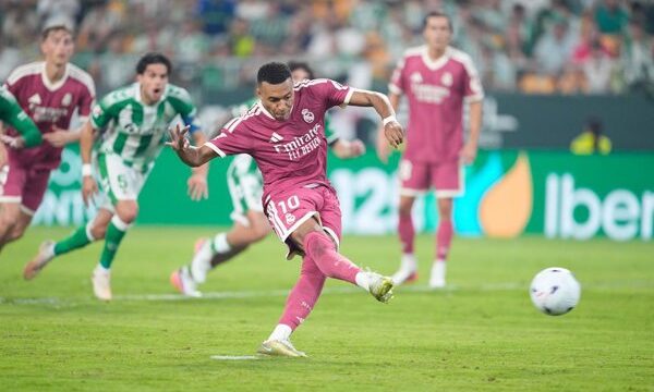 El Comité Técnico de Árbitros analizó las decisiones clave en partidos de la liga española, incluyendo una expulsión por derribo y una disputa sobre el penalti en un partido entre.