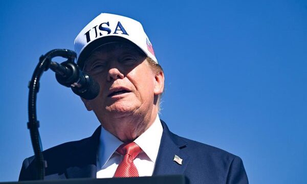 Los Estados Unidos y Canadá enfrentan una escalada en sus relaciones comerciales tras nuevas tarifas mutuas impuestas en septiembre.