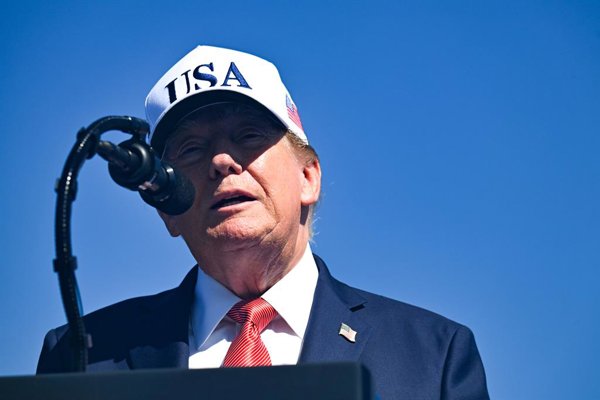 Los Estados Unidos y Canadá enfrentan una escalada en sus relaciones comerciales tras nuevas tarifas mutuas impuestas en septiembre.