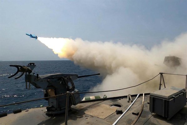 El gobierno iraní declaró un ataque militar contra una base estadounidense en JORDANIA y DOS buques de la Armada norteamericana, como respuesta a operaciones de hostigamiento.