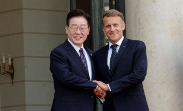 Las tensiones en el estrecho de Ormuz se intensifican tras alertas iraníes sobre posibles movimientos militares extranjeros, con COREA del SUR reafirmando su postura de no tomar.