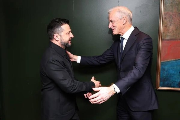 El gobierno noruego informó que un dron puso en riesgo el despegue de un avión que transportaba al presidente ucraniano durante su visita para asistir al funeral del rey Harald V.