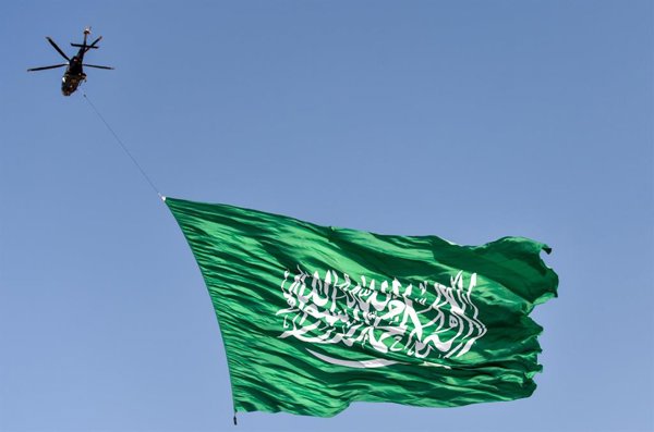 El conflicto entre fuerzas saudíes y milicia hutí en Yemen ha provocado tensiones regionales, con acusaciones mutuas de ataques a ciudades estratégicas.