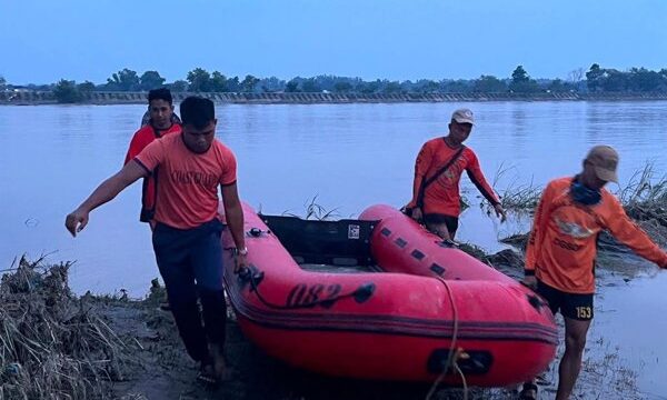 En las islas Calamianes, al oeste de Filipinas, se registró un incendio en un barco que transportaba pasajeros y tripulantes, con cinco muertes confirmadas y muchas personas aún.