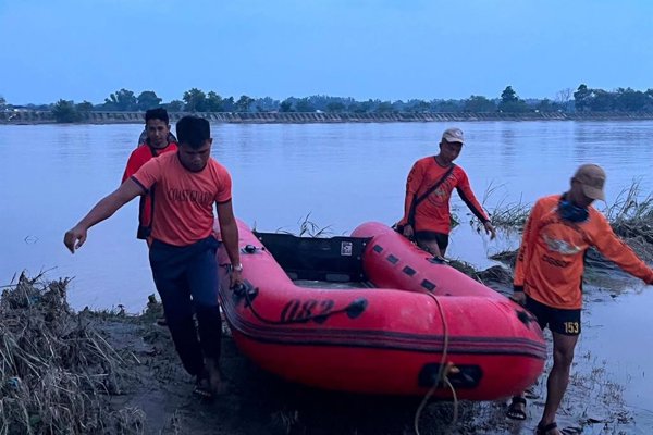 En las islas Calamianes, al oeste de Filipinas, se registró un incendio en un barco que transportaba pasajeros y tripulantes, con cinco muertes confirmadas y muchas personas aún.