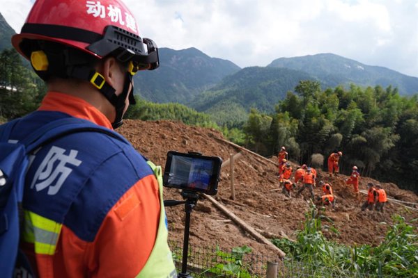 El tifón Saudel ha provocado deslizamientos de tierra en el sureste de China, afectando regiones del condado de Suichan y generando múltiples muertes y evacuaciones masivas.