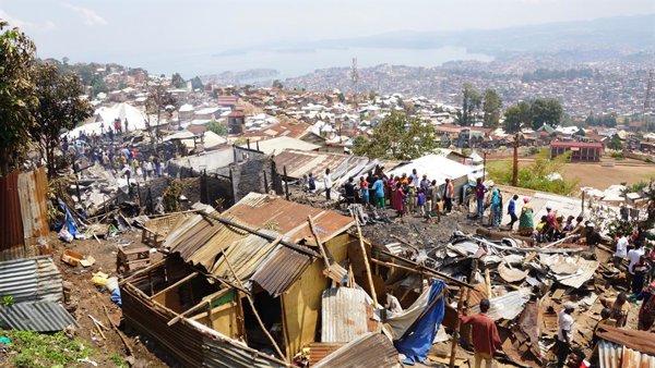 Un incendio en un barrio de Bukavu afectó a estudiantes y vecinos, ocurrió bajo el control del grupo rebelde M23 en el este de la República Democrática del Congo.