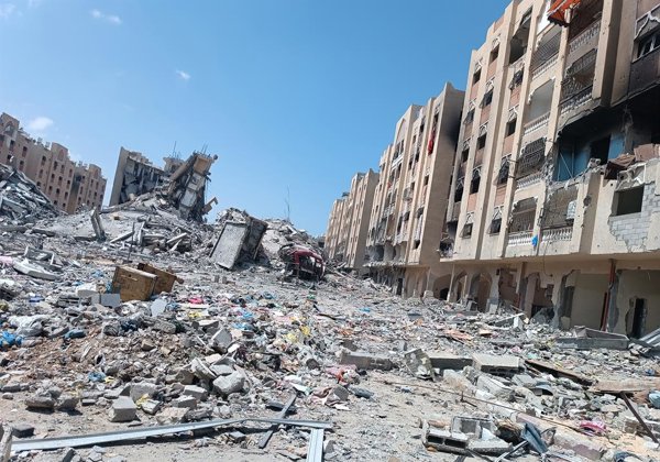 En el contexto del conflicto entre Israel y la Franja de Gaza, un ataque Militar en Hamad provocó pérdidas humanas y daños materiales en una zona residencial.
