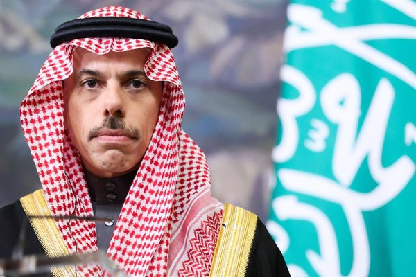 Los hutíes han ampliado su presencia en Yemen tras ocupar ciudades estratégicas cerca del estrecho de Bab el Mandeb, lo que afecta el tráfico marítimo y genera tensiones.